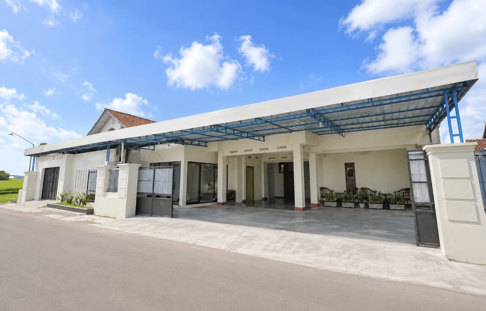 About Hotel in Karanganyar Pictures 1